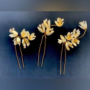 Bridal hair accessory, new, gold and ivory flowers